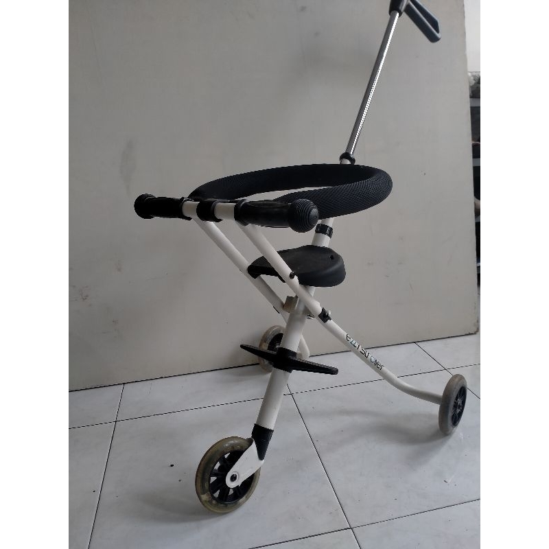 PRELOVED EZZY STROLLER