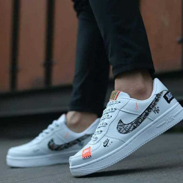 LARIS Sepatu Sneakers Nike Airforce One 1 Full Black Hitam Polos Sekolah Kerja Kuliah Olahraga PRIA WANITA Fashion KADO Cewek Cowok