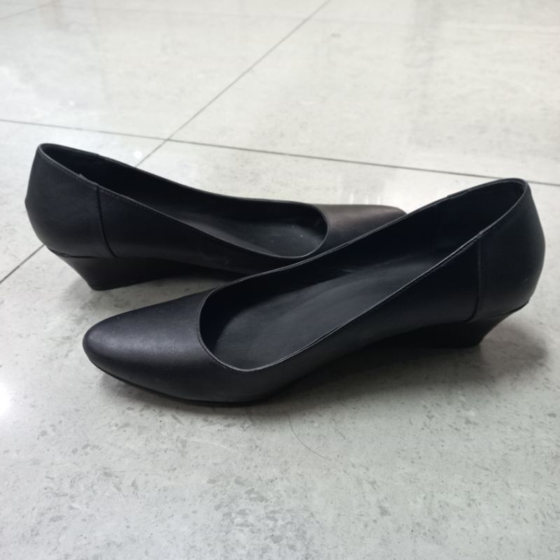 PRELOVED - Elle Sepatu Wedges / Sepatu Kerja / Sepatu Heels