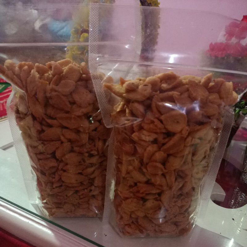 

Kue Bawang Gunting