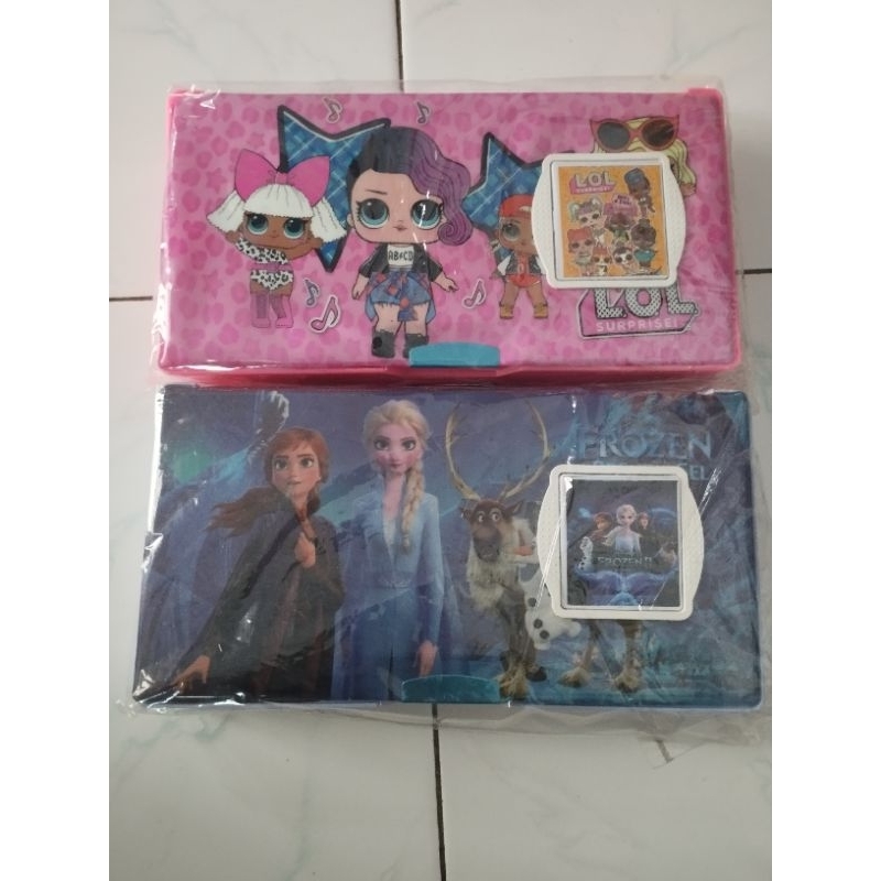 

KOTAK/TEPAK PENSIL MAGNET PLUS KALKULATOR KARAKTER UNIK LUCU