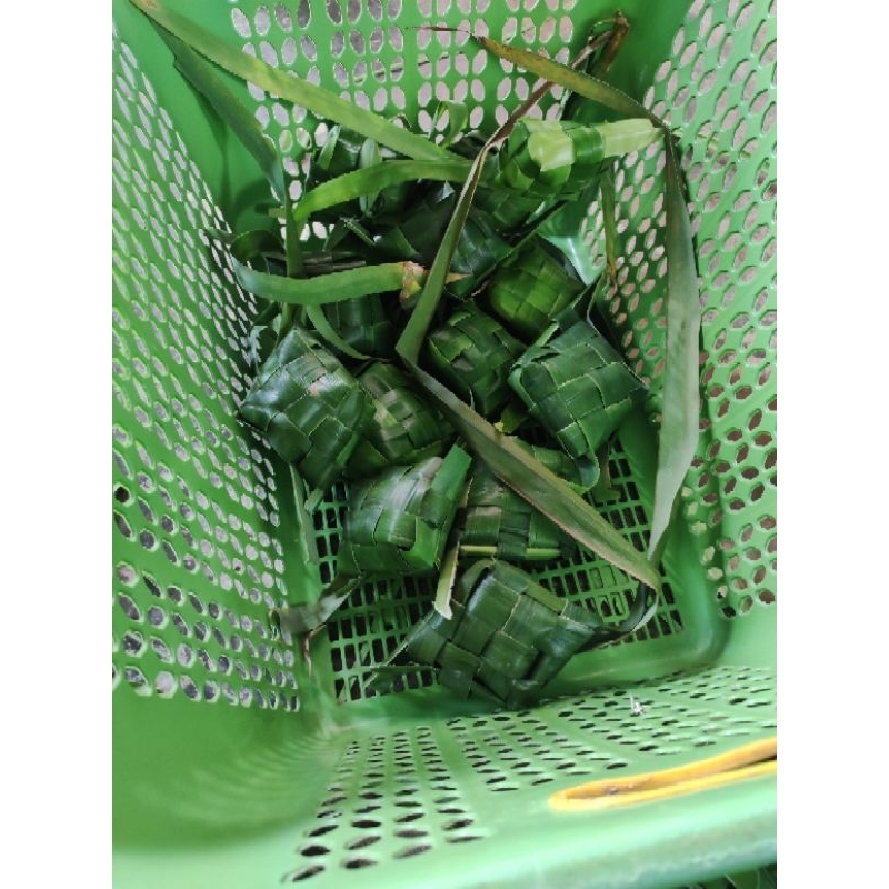 

ketupat pandan 15 ribu isi 10