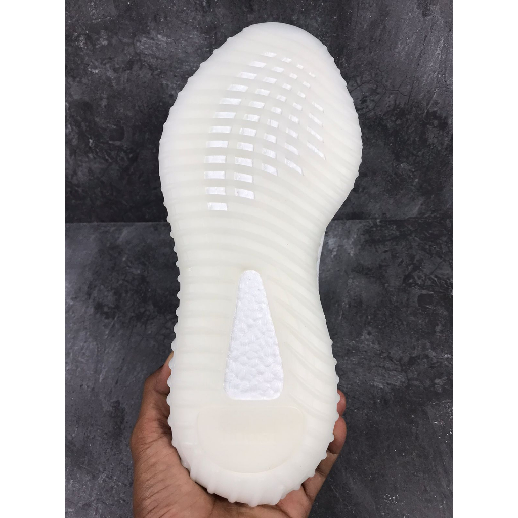 Yezzy 350 V2 Bone, 100% Real Pic.