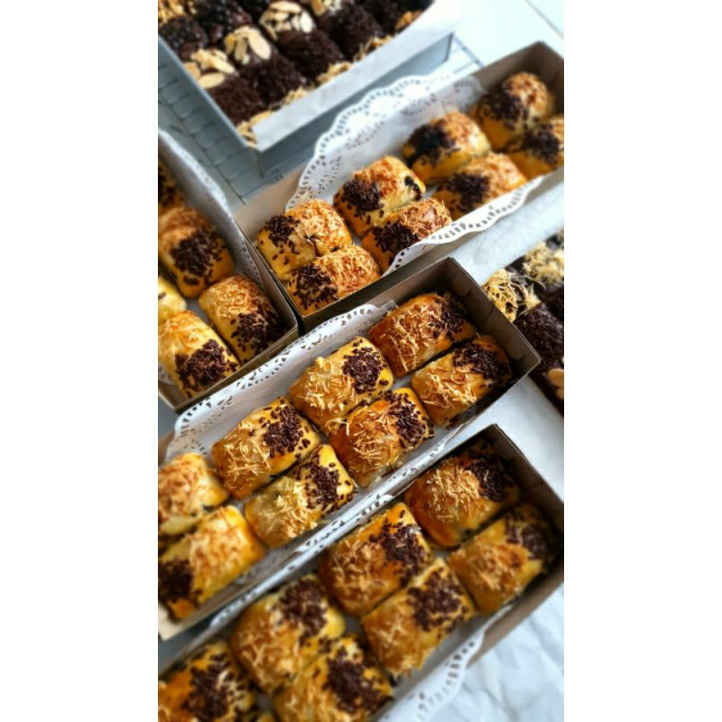 

BOLEN PISANG COKLAT / PISANG KEJU