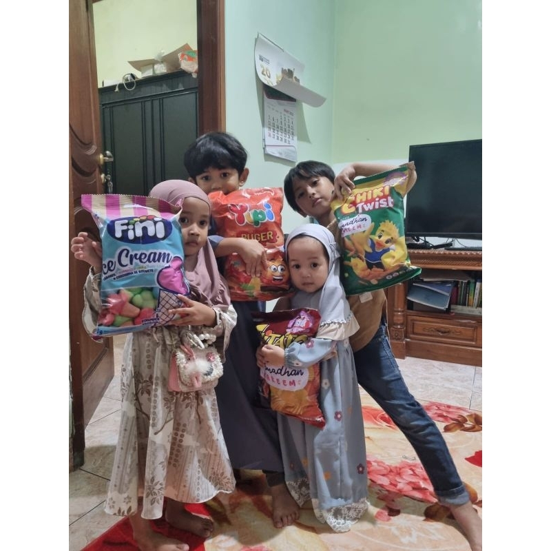Giant Snack Jumbo Pouch Souvenir Ulang Tahun Hampers Goodie Bag