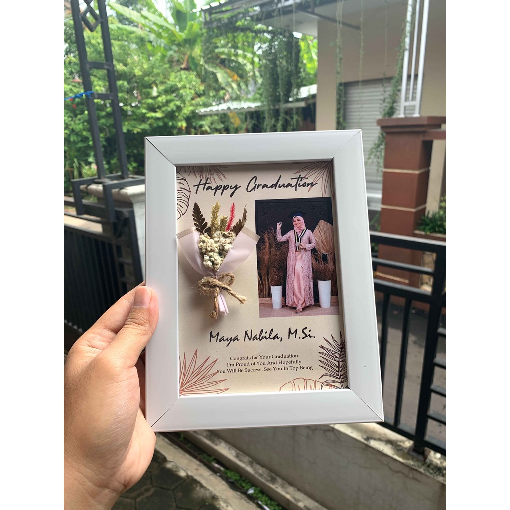 Kado wisuda frame 5r Ultah Bingkai Foto bunga Kering Flower in / Hadiah pernikahan ulang tahun wedding Graduation happy birthday pacar cewek cowok foto bunga pigura prame Figura Pigura Prame Pigora Putih Tanpa Kaca Flower Frame Costum Custom Aesthetic Est