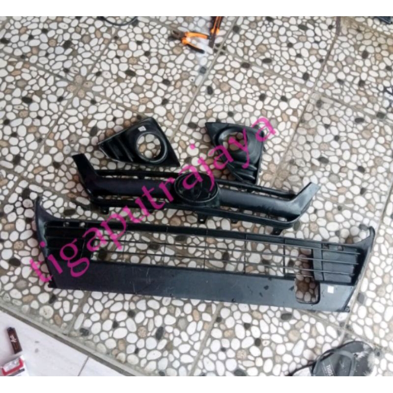 grill bumper toyota yaris 2016