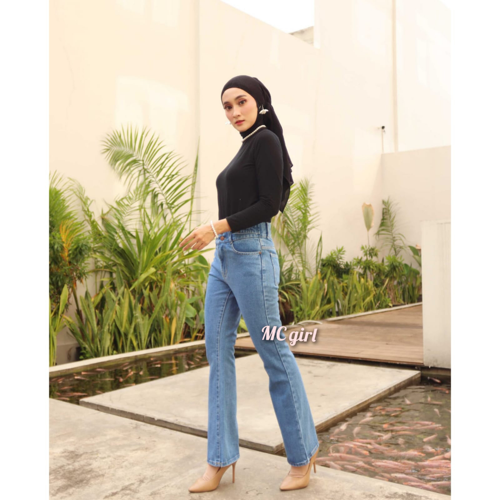 ( Size 27 - 30 ) MC girl - Celana Jeans Cutbray Highwaist Kancing 2 Warna Biru Muda Wanita / High Waist Cutblay Kancing 2 / Celana Denim Pinggang Tinggi Kaki Lebar Colour Light Blue Cewek / Kaki Besar / Kaki Gede