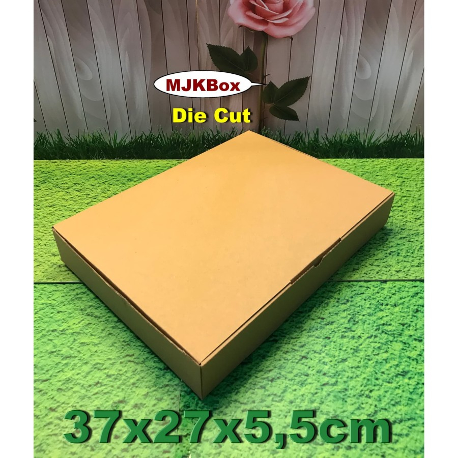 

KARDUS/KARTON/BOX UK. 37x27x5,5 CM.........UKURAN DONUT 12 PCS