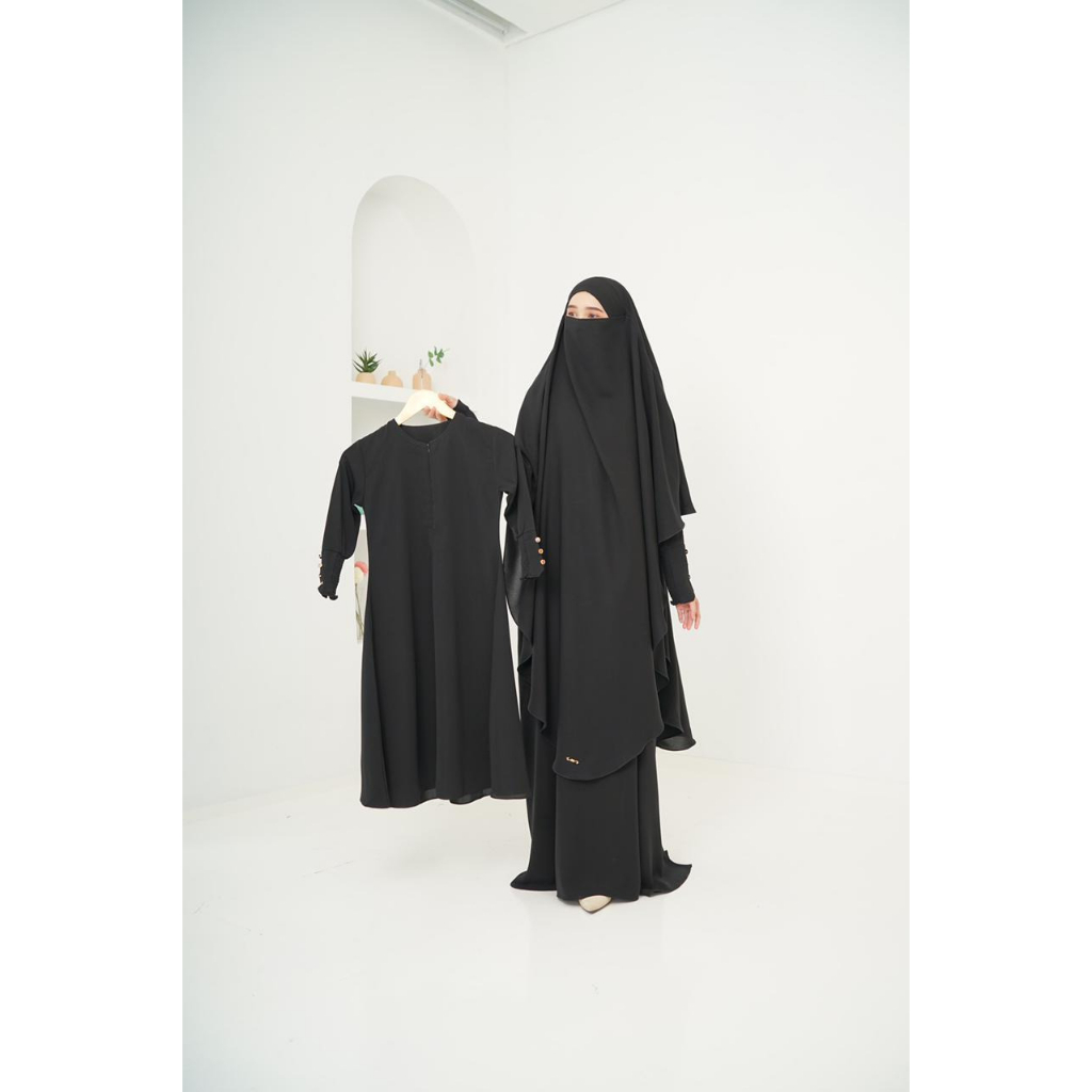 Ezella | Ayyara Abaya jetblack