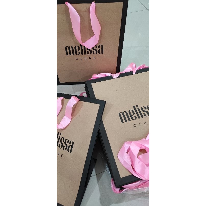 

EXCLUSIVE PAPER BAG M HARUS DISERTAI PEMBELIAN SEPATU