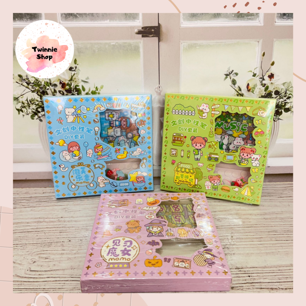 

Stiker Box Momo Pulpen DIY Pen Sticker Hiasan Tempelan Lucu Unik Case Phone Lengkap Ready COD 1 Set Dapat Banyak