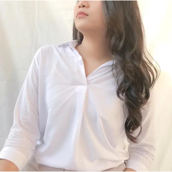Blouse Wanita V-Neck Polos Kekinian Bahan Crinkle Airflow Premium/Kemeja Wanita Basic Hitam Putih