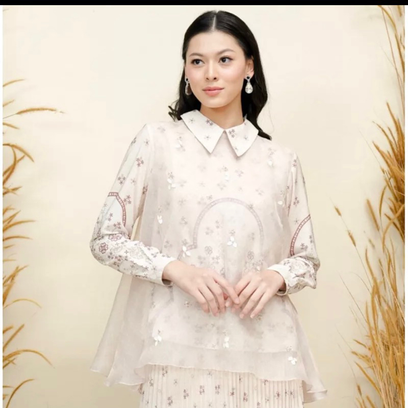 pandai sikek blouse wearing klamby pinggala