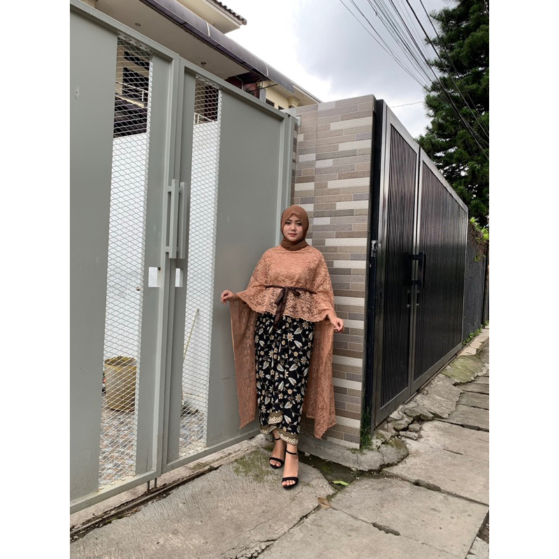 LONG CAPE BRUKAT SET ROK LILIT KEBAYA BRUKAT GAUN PESTA PANJANG BATIK KEBAYA RUMAH KEBAYA BANDUNG RUMAH SONGKET BANDUNG