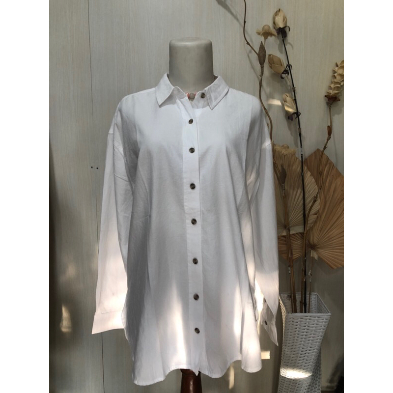 Kemeja Putih Oversize