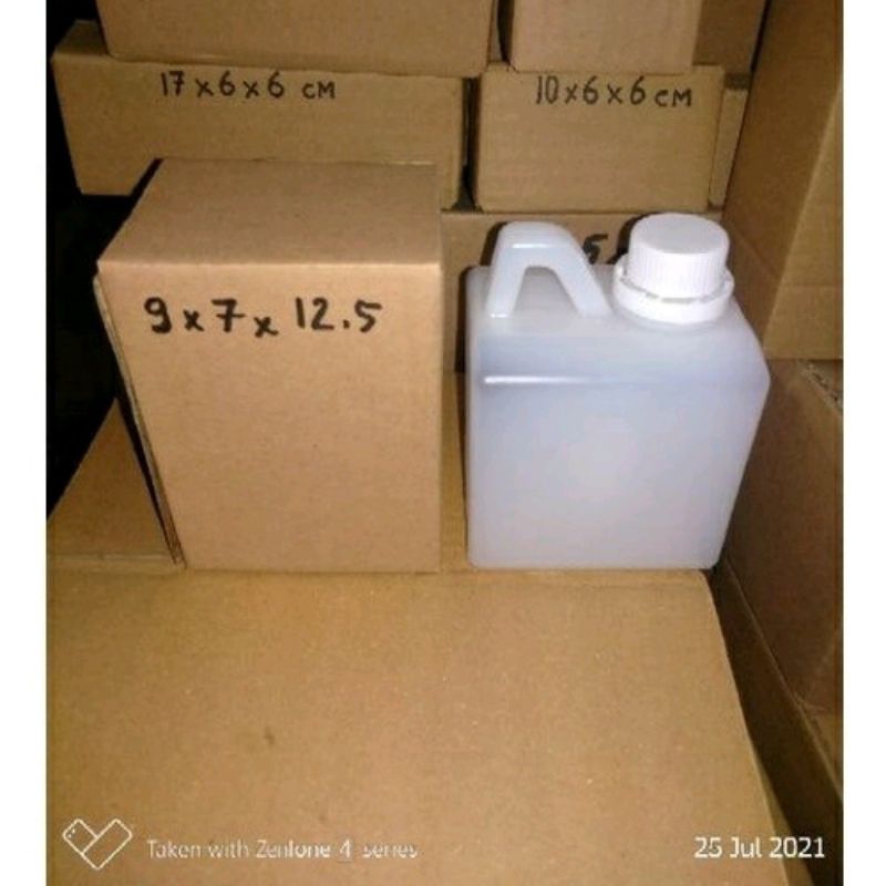 

kardus untuk jerigen 1/2 liter di cut 9x7x12.5 cm polos