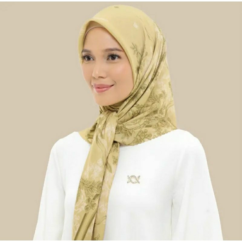 ruby scarf wearing klamby NEW