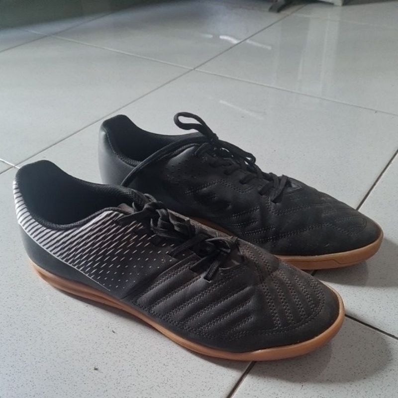 Kipsta Decathlon sepatu futsal