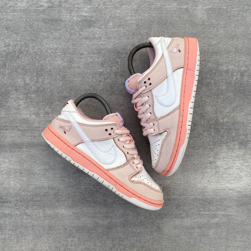 NIKE SB DUNK LOW SAKURA PINK PIGEON