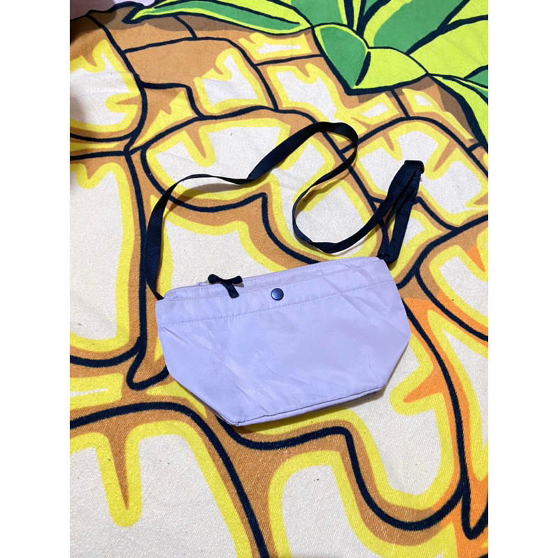 tas selempang uniqlo sling bag second