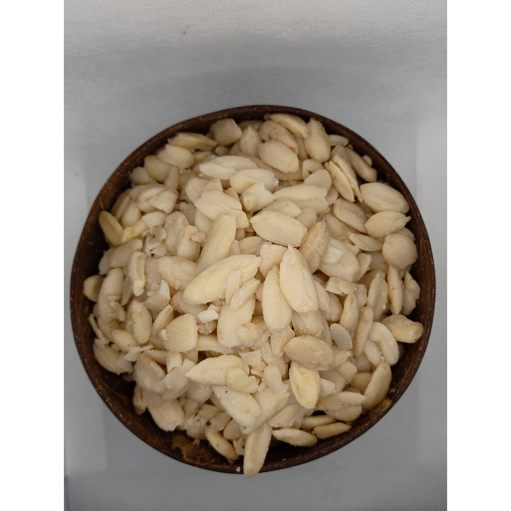

Kacang Kenari kupas utuh 500 gram I Pili Nuts whole 500 gram