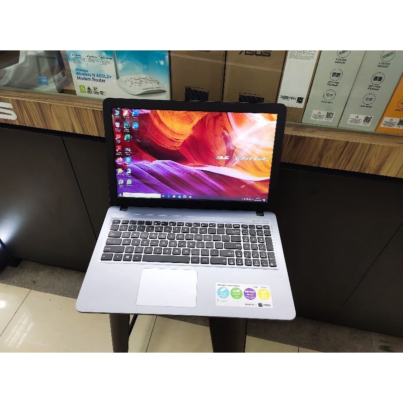 Laptop Leptop Asus X540S Generasi baru SSD 128GB Siap pakai