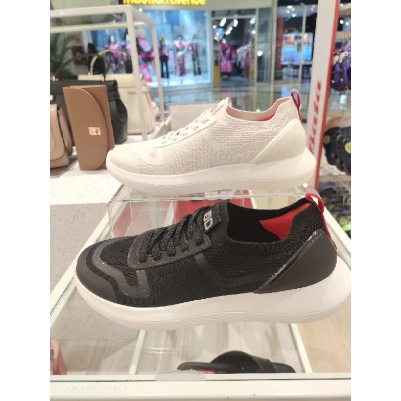 Bata  sepatu sneakers wanita bahan kanvas memori foam