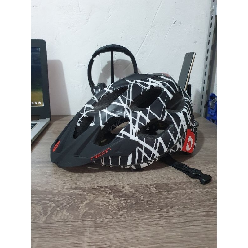 Helmet helm sepeda 661 six six one recon black white