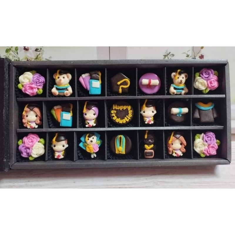 

coklat wisuda/coklat hampers /hampers wisuda/hadiah wisuda/coklat box/coklat karakter