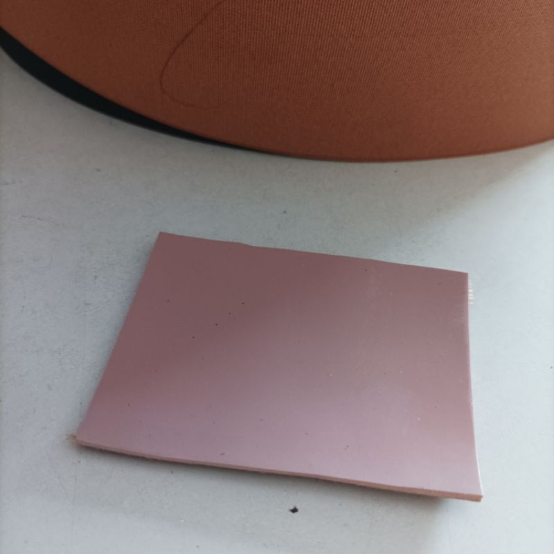 Kulit Sintetis Kilap Glossy DM Lak Tebal 2mm Untuk Sendal Sepatu 50cm137cm