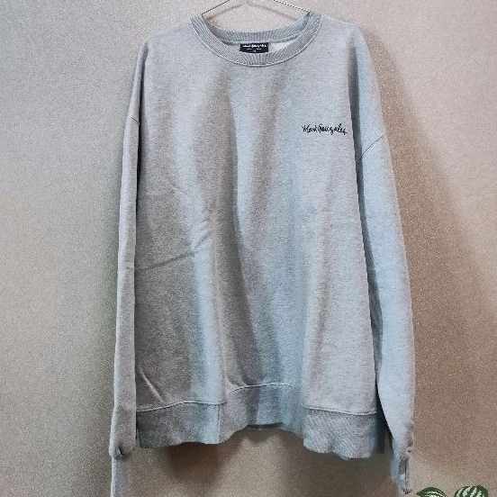 Mark Gonzales Sweater Pria Size On Tag L INA XL Warna Abu-abu dengan Logo Kecil di Dada