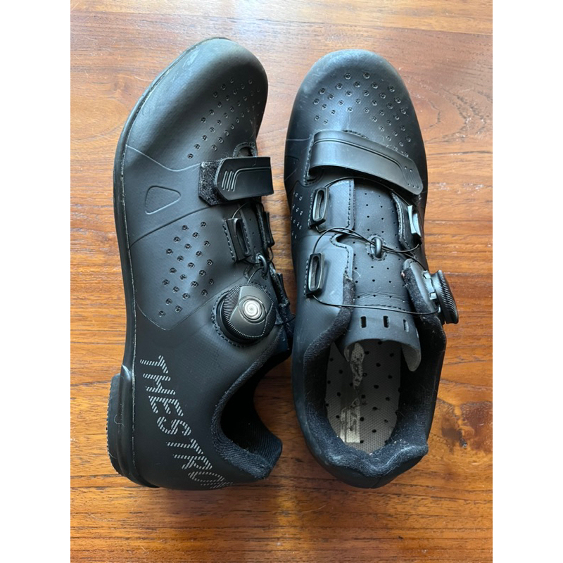 Sepatu sepeda, cycling shoes, roadbike non cleat, black size 39, preloved second used bekas, unisex