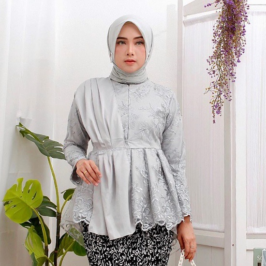 Selendang Set Setelan Tunik Kebaya Selendang + Rok Plisket Batik Warna Putih Abu Silver Brukat Cord 