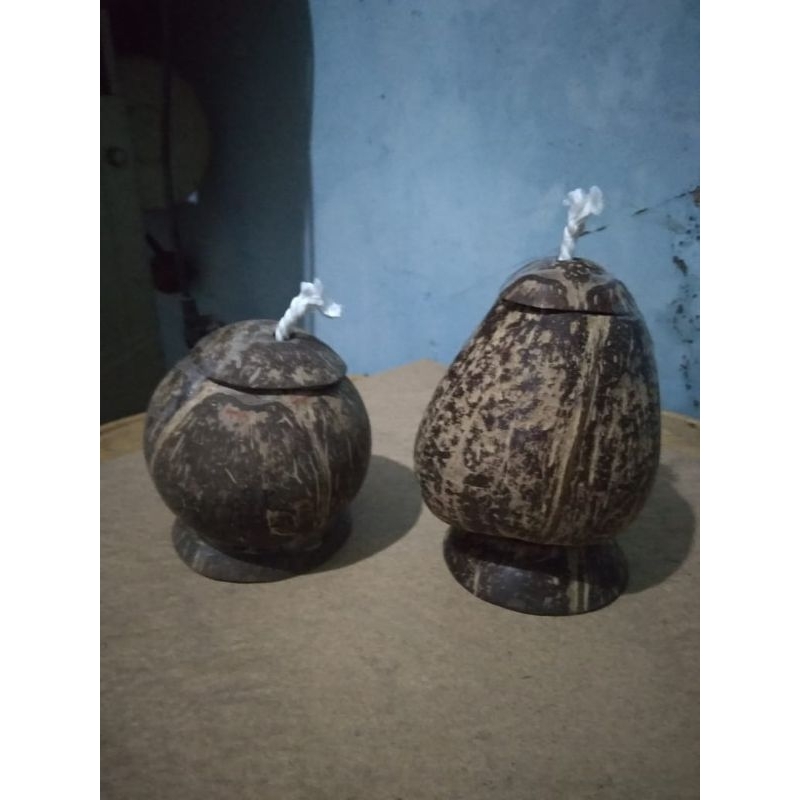 LAMPU MINYAK BATOK KELAPA KERAJINAN TANGAN