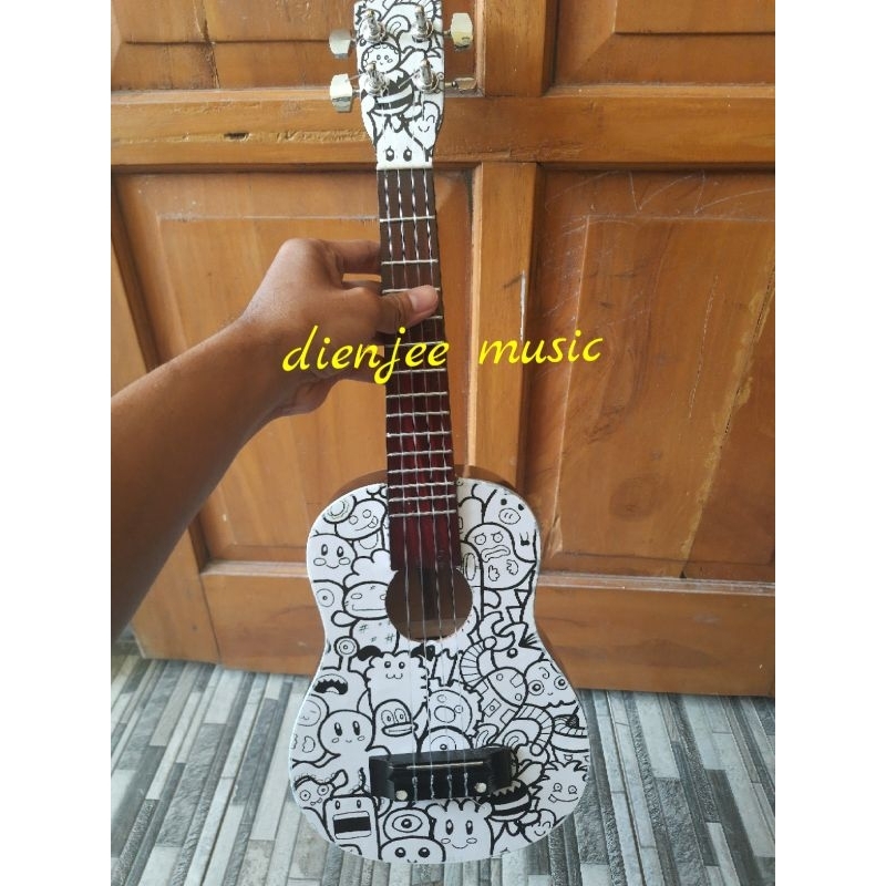 UKULELE Senar 4 Doodle /GITAR UKULELE