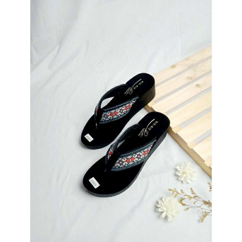 Arkn Sandal wanita wedges Rie-Rie terbaru