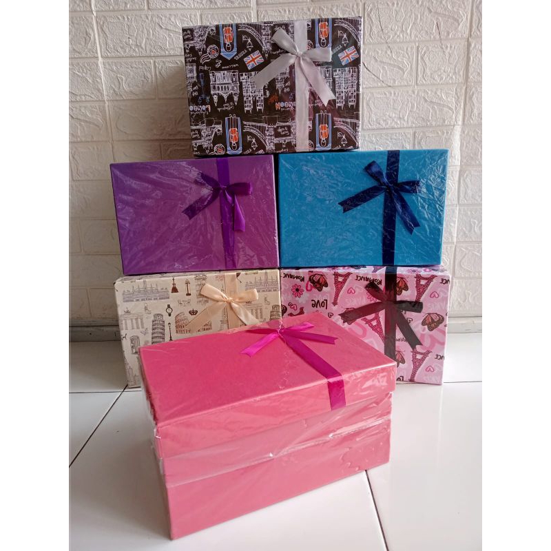 

kotak kado Gift Box 29x19x15cm