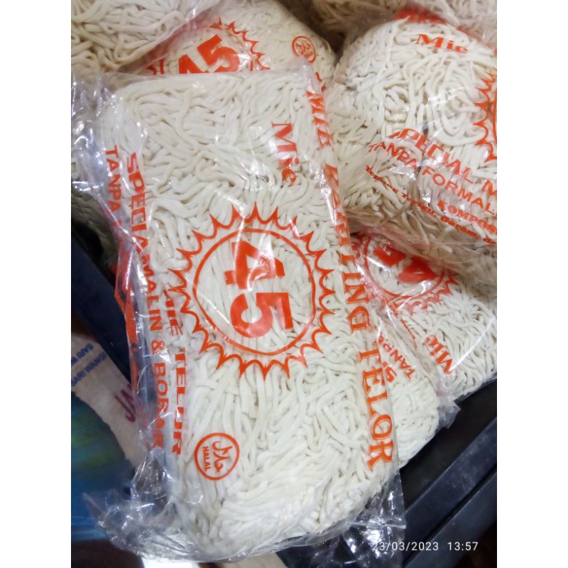 

mie kriting bahan mie ayam per pack isi 6 gulungan