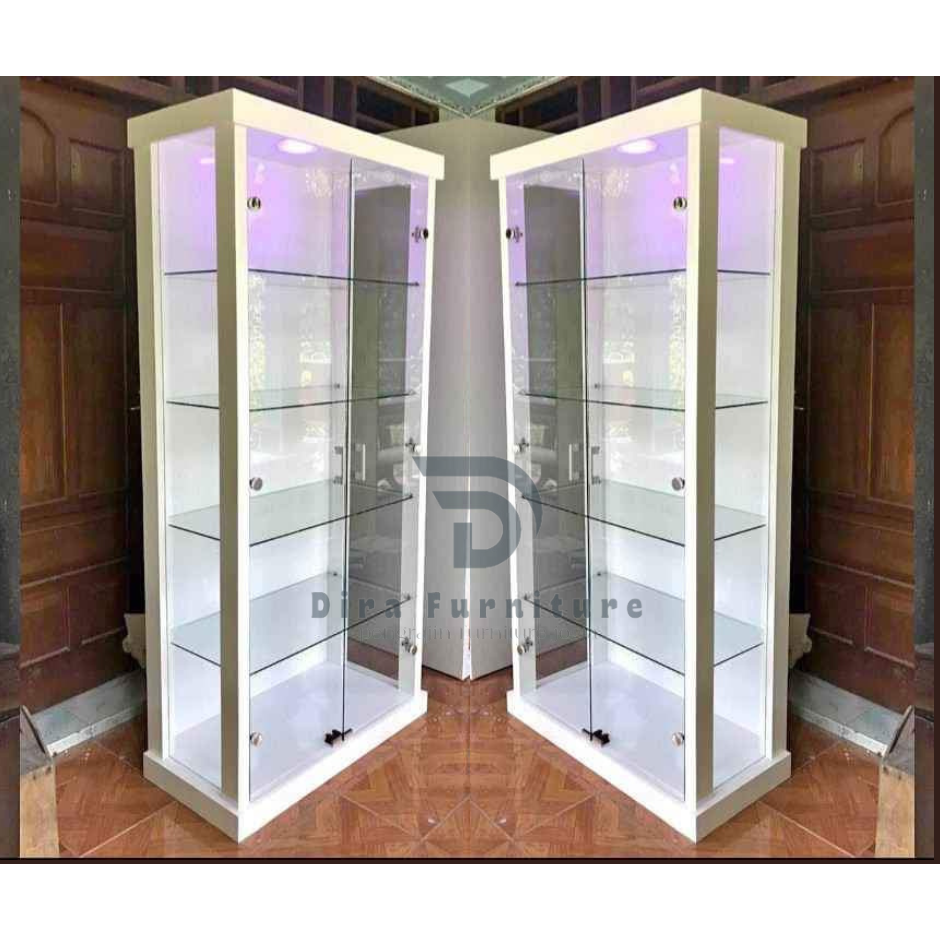 lemari kaca pajangan minimalis