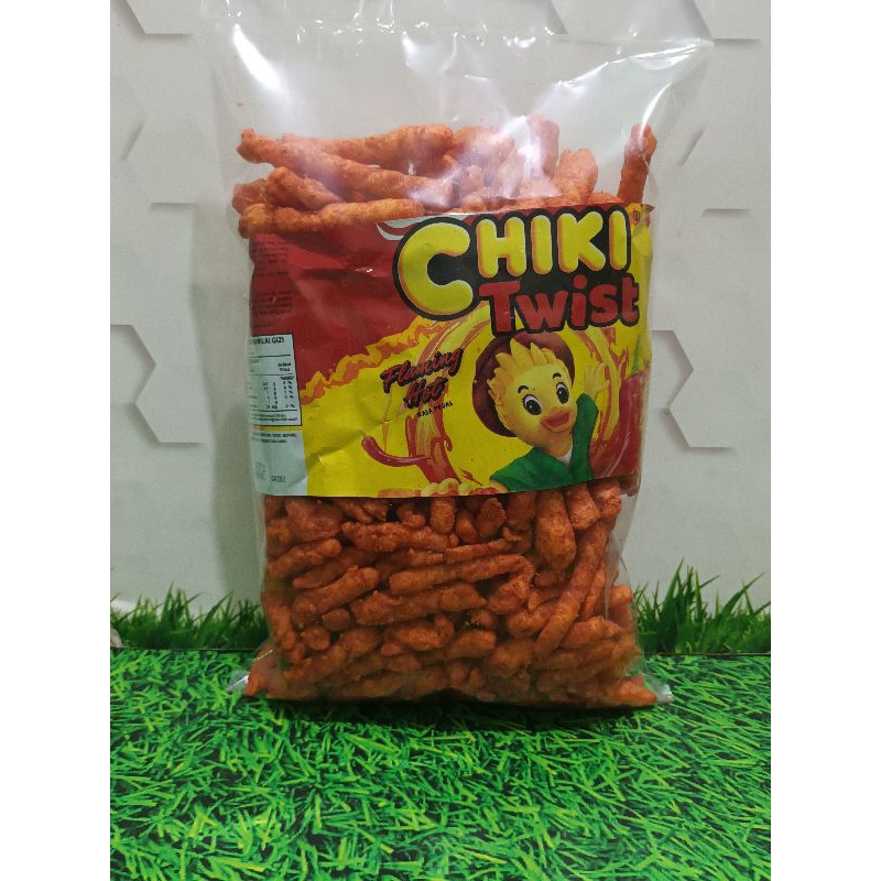 

chiki twist pedas kemasan 250gr snack ori kiloan murah.