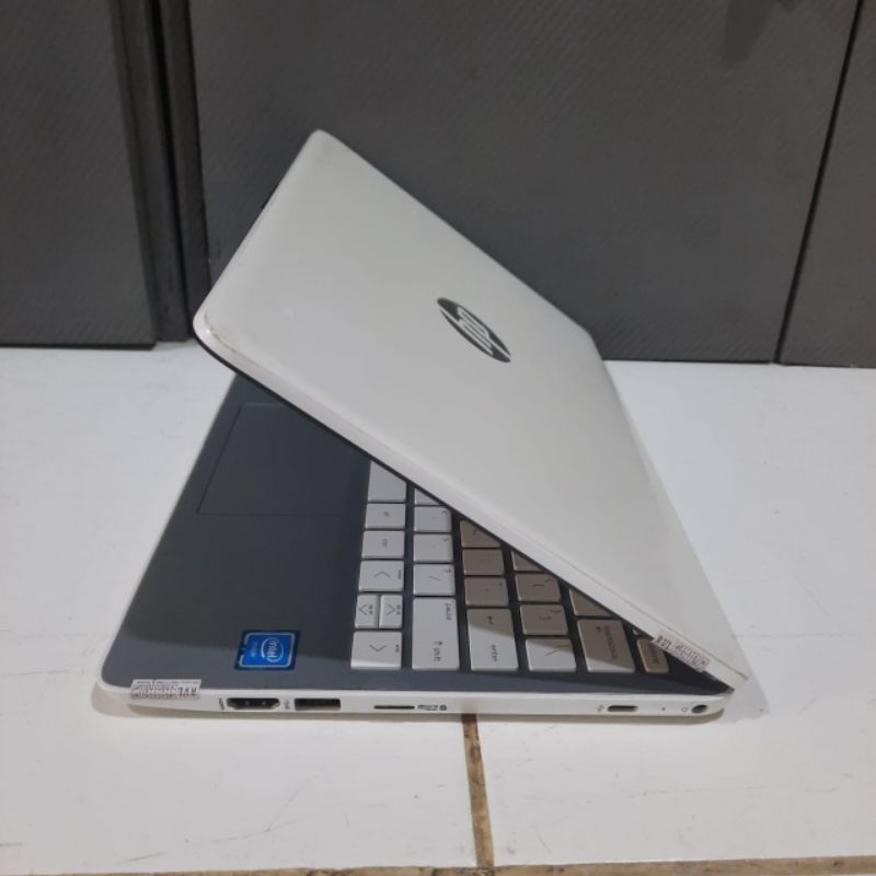 Hp Stream intel Celeron-N4000 Windows 10 Full aplikasi Super slim ringan enteng