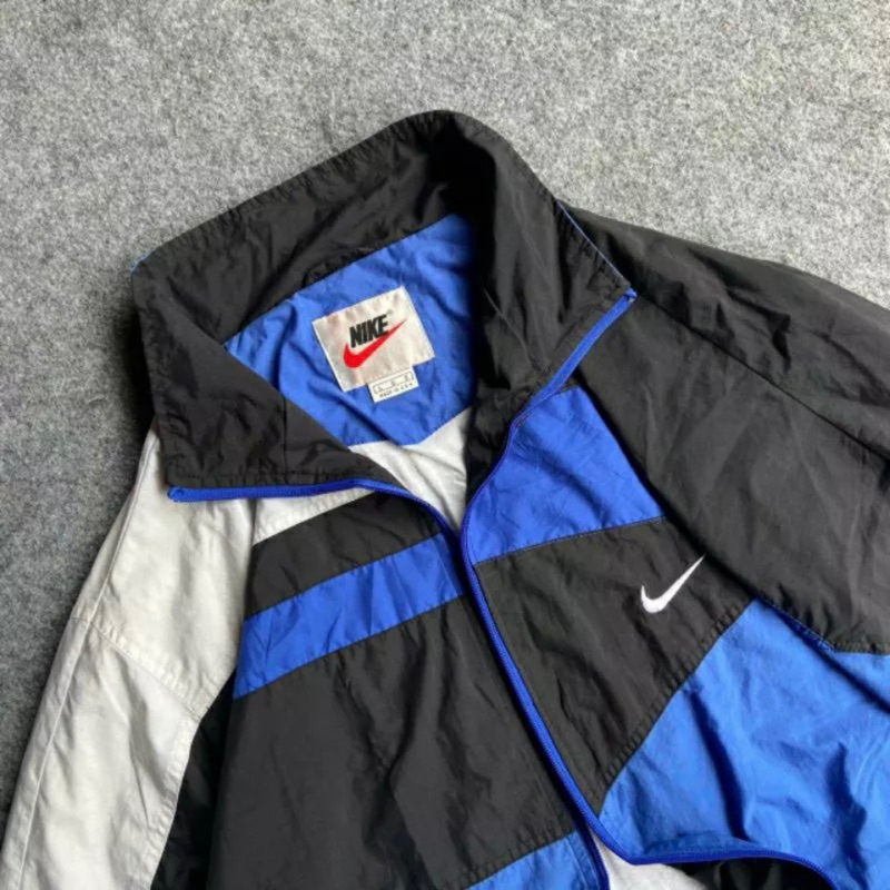 windbreaker nike big logo