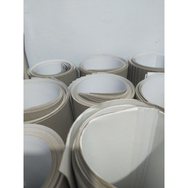 

SATU LEMBAR KARTON DUPLEX PUTIH 350GRAM 79CM×109CM.