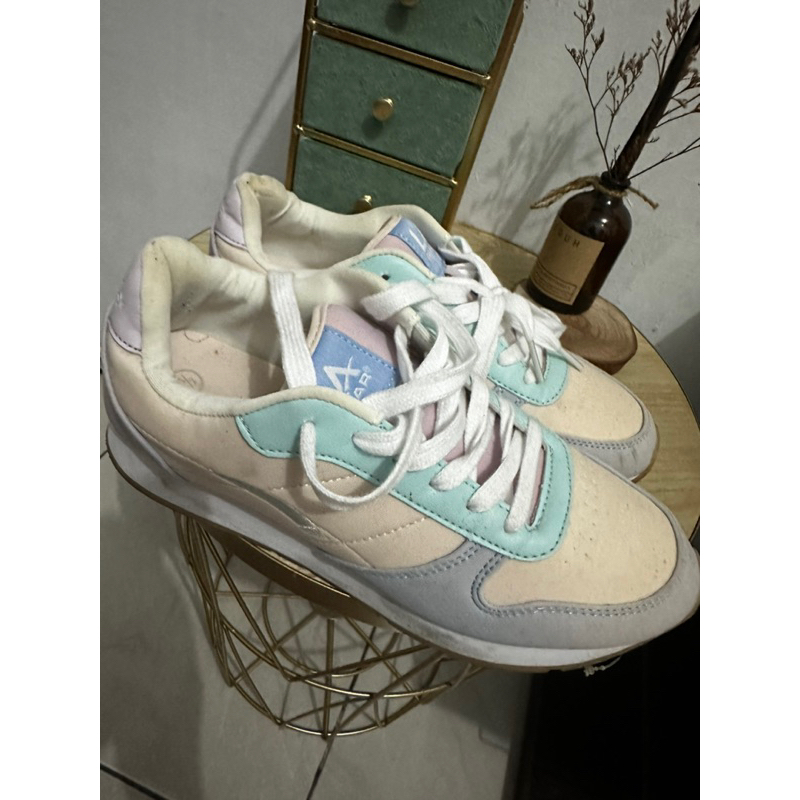 Sepatu Payless merk LA GEAR