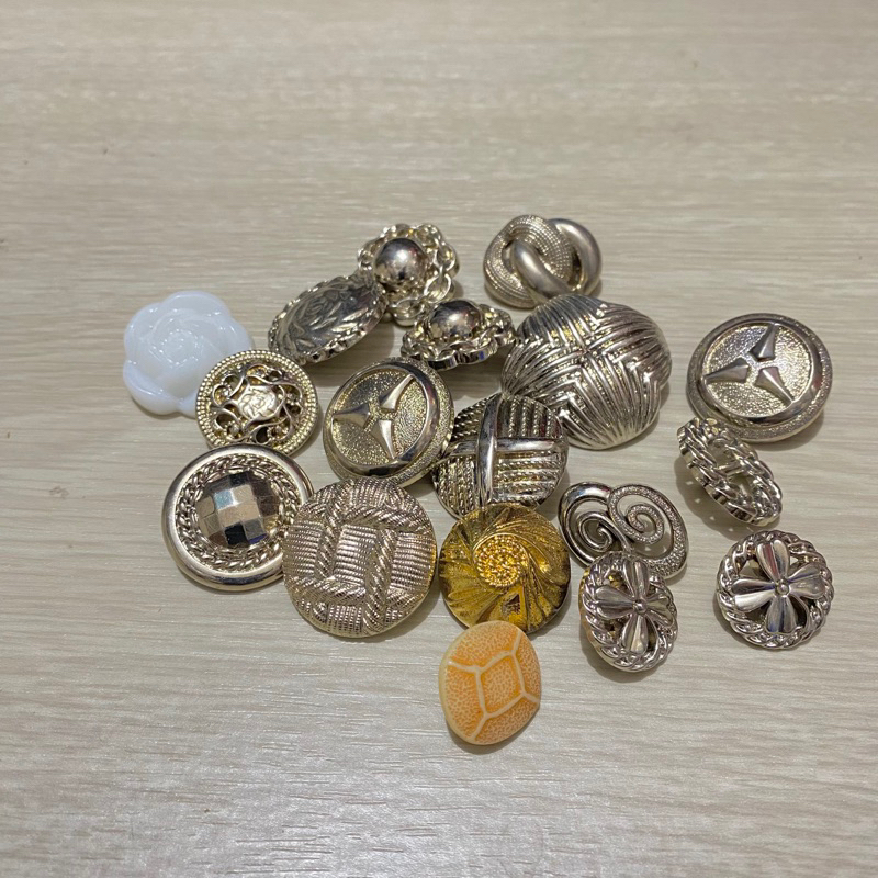 kancing baju  wanita,kancing vintage ,kancing jamur harga lusinan