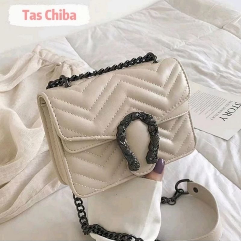 Slingbag Queen/tas pesta selempang rantai warna Cream beige