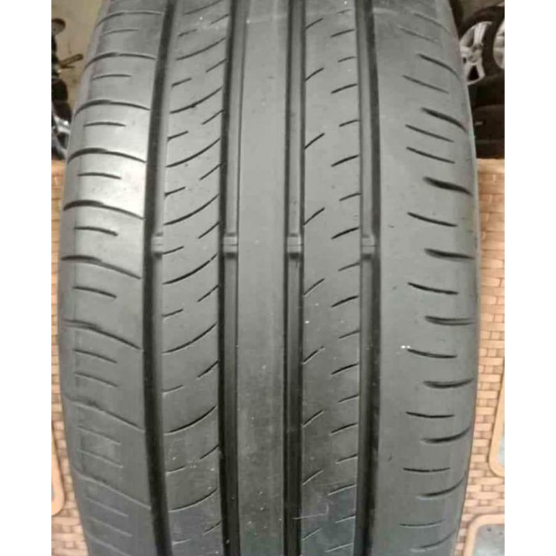 ban mobil ring 17 ban mobil merk Dunlop ukuran 215/60,17