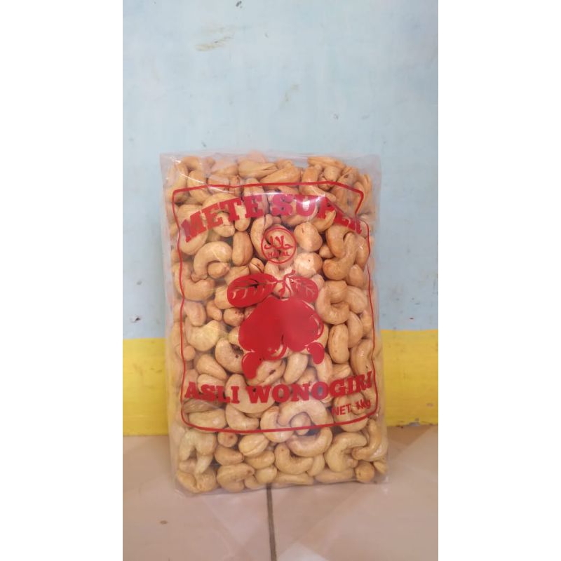 

Kacang Mede / kacang mete ASLI WONOGIRI utuh 500gr matang