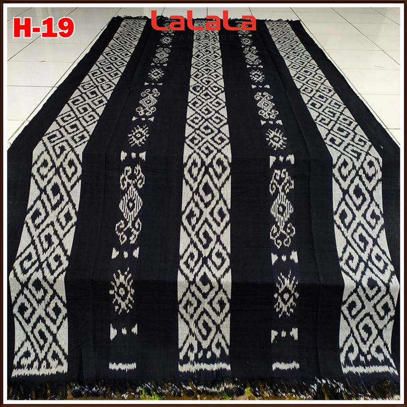 Kain Tenun Ikat Blanket Etnik Lombok Sumba Toraja Flores Troso Jepara Bali Dayak NTT Indonesia